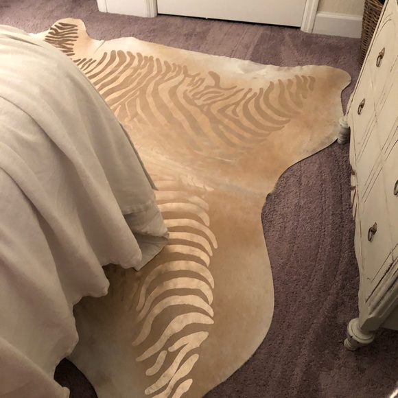 Authentic Cowhide Rug - Picture 2 of 2